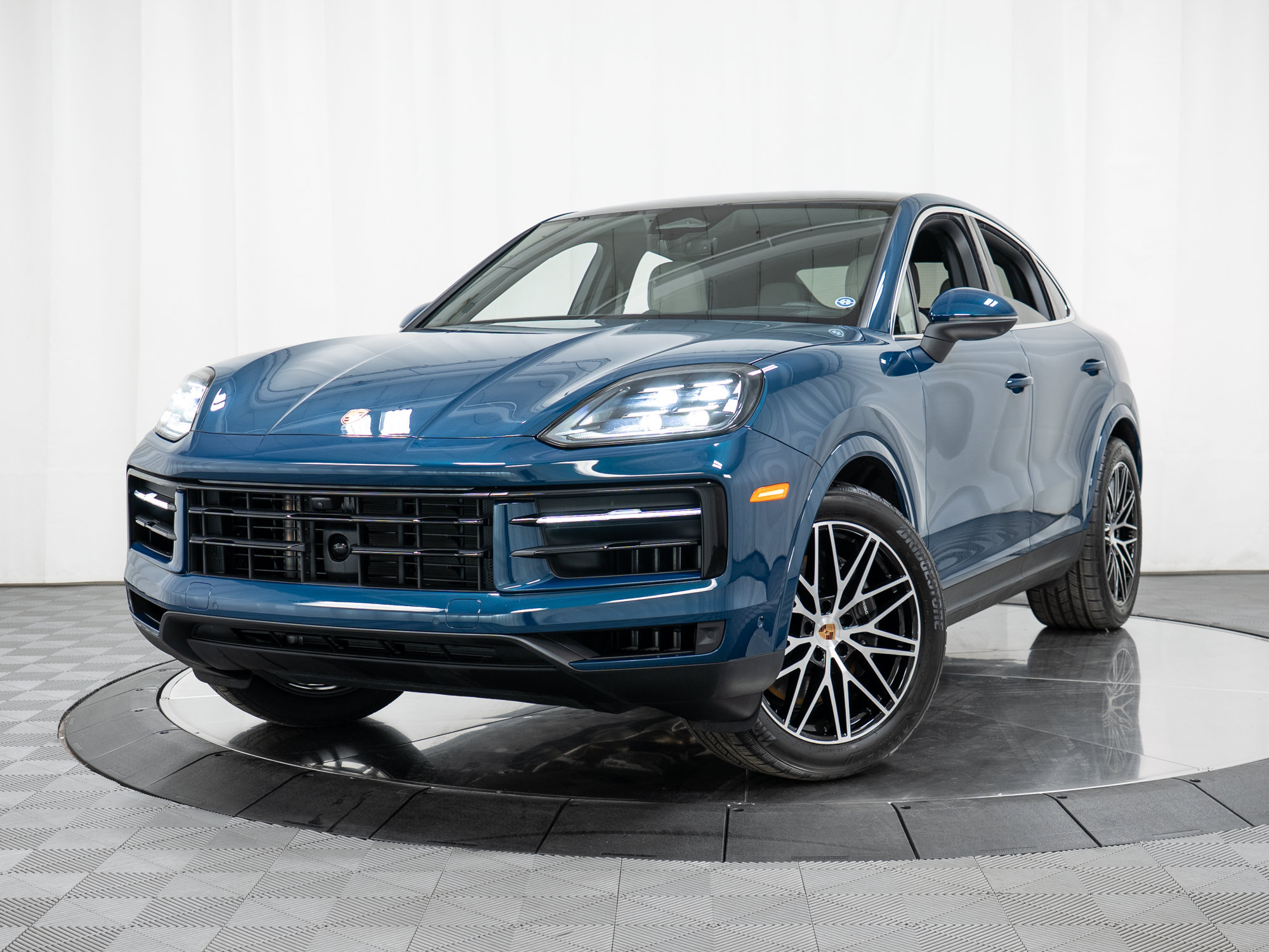 Certified 2026 Porsche Cayenne Coupe AWD/4WD image 35