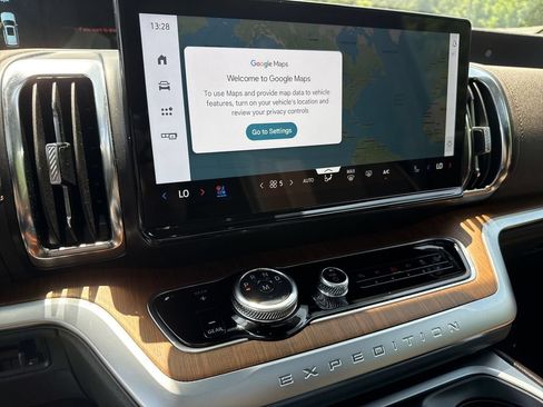 Used 2025 Ford Expedition King Ranch AWD/4WD image 28
