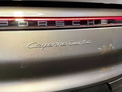 Certified 2022 Porsche Cayenne Turbo AWD/4WD image 35