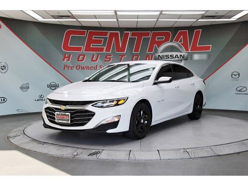 Used 2024 Chevrolet Malibu LS image 2