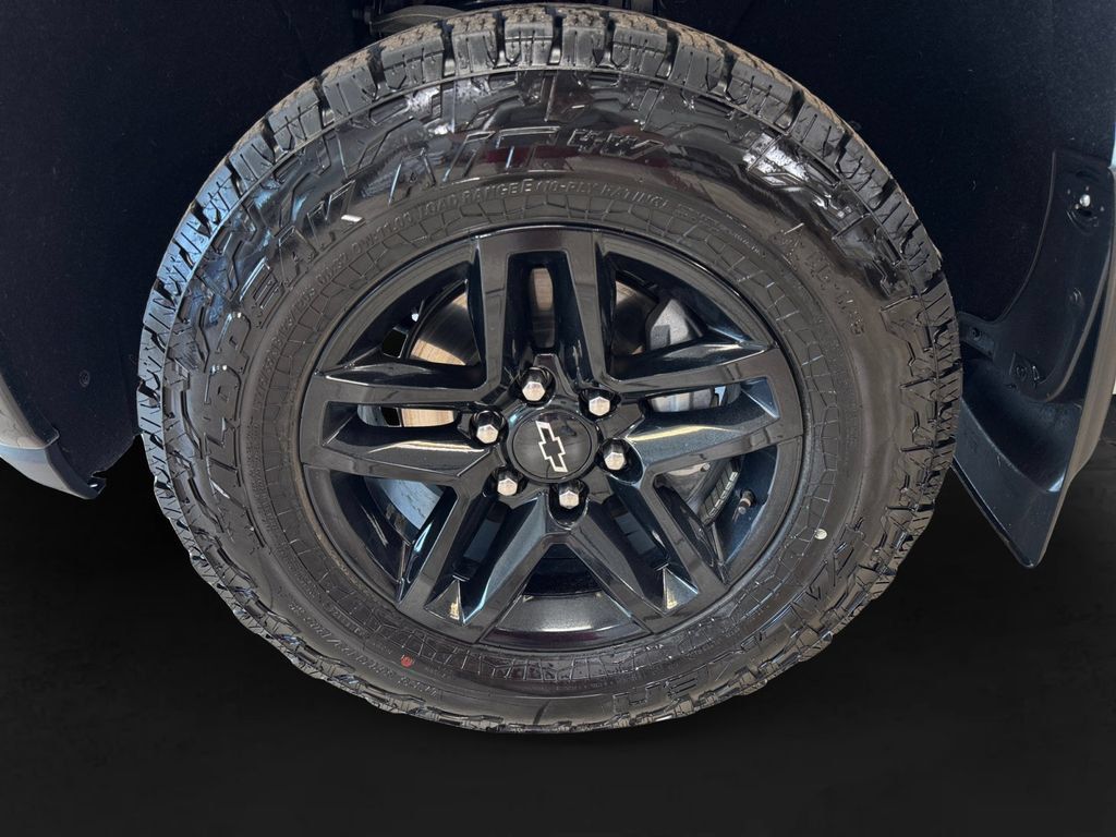 Used 2021 Chevrolet Silverado 1500 LT Trail Boss w/ Convenience Package II AWD/4WD image 9