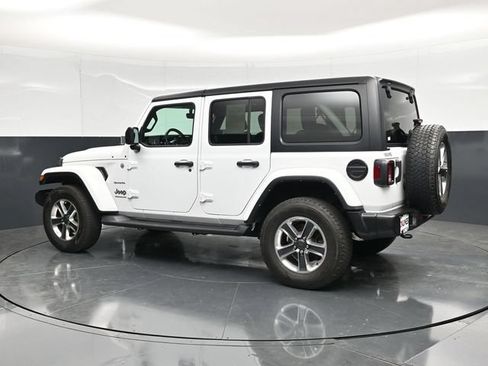 Used 2023 Jeep Wrangler Unlimited Sahara w/ Cold Weather Group AWD/4WD image 10