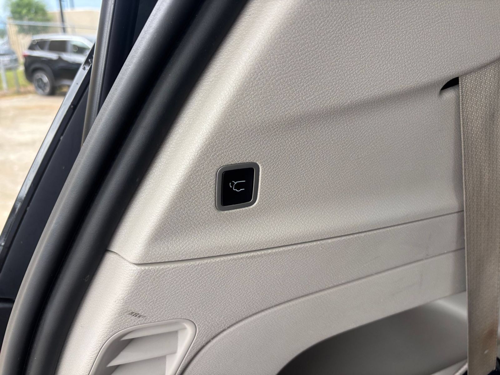 Used 2023 Chrysler Voyager LX FWD image 22
