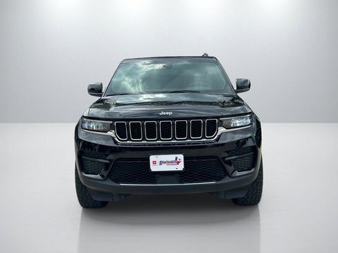 Used 2024 Jeep Grand Cherokee Laredo X image 2