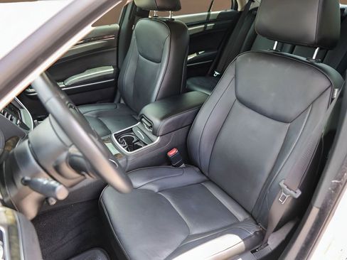 Used 2022 Chrysler 300 Touring L w/ Comfort Group RWD image 7