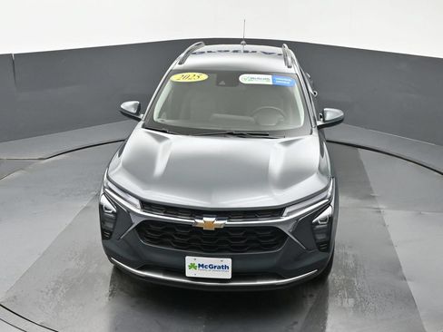 Used 2025 Chevrolet Trax LT w/ LT Convenience Package FWD image 27