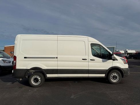 New 2026 Ford Transit 250 148 Medium Roof RWD image 8