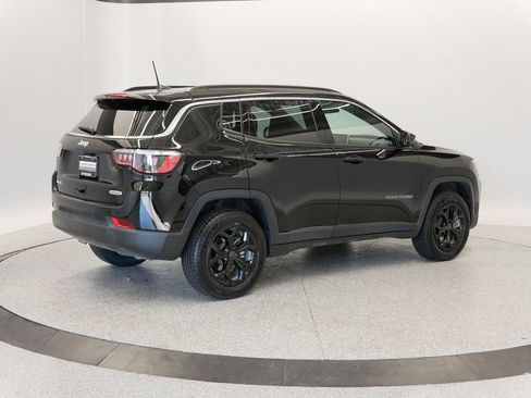 Certified 2025 Jeep Compass Latitude image 47