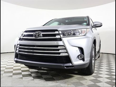 Used 2019 Toyota Highlander Limited Platinum AWD/4WD image 2