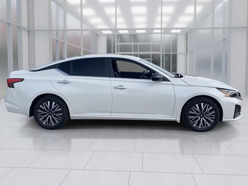 New 2025 Nissan Altima 2.5 SV image 7