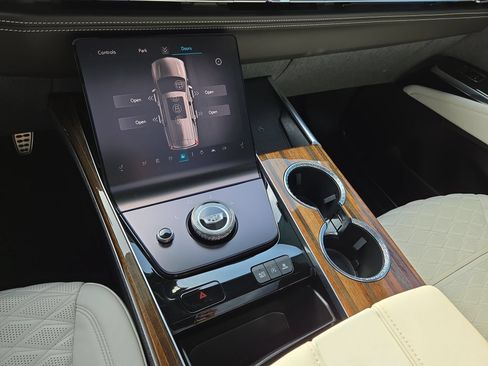Certified 2025 Cadillac Escalade Sport Platinum w/ LPO, ONYX Package AWD/4WD image 22