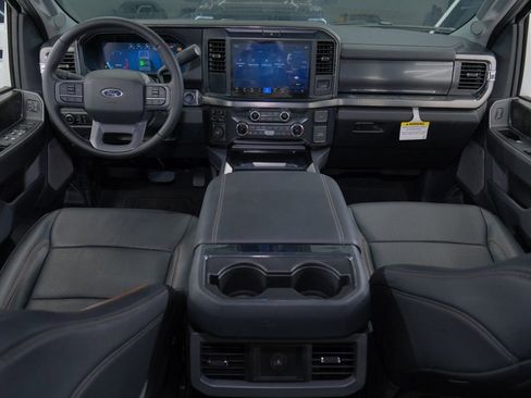 Used 2025 Ford F550 4x4 Crew Cab Super Duty image 67