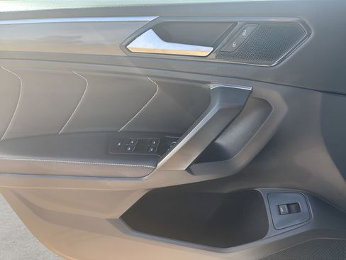 Used 2022 Volkswagen Tiguan SE R-Line image 12