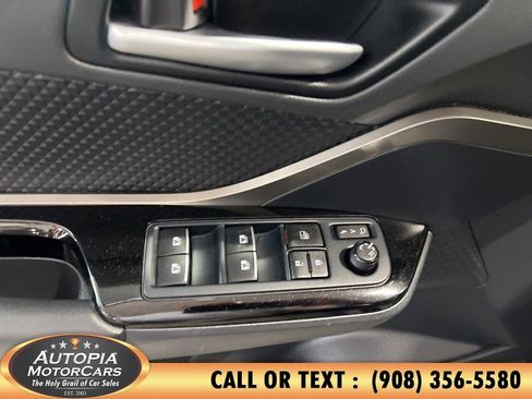 Used 2019 Toyota C-HR XLE FWD image 20