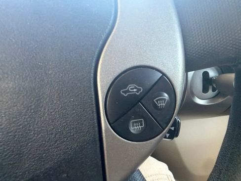 Used 2005 Toyota Prius w/ Pkg 4 FWD image 44