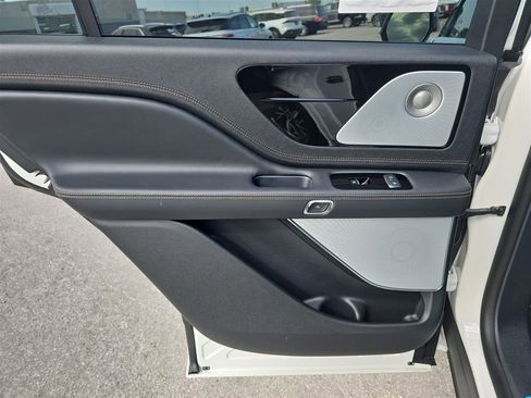 New 2025 Lincoln Aviator Black Label AWD/4WD image 16