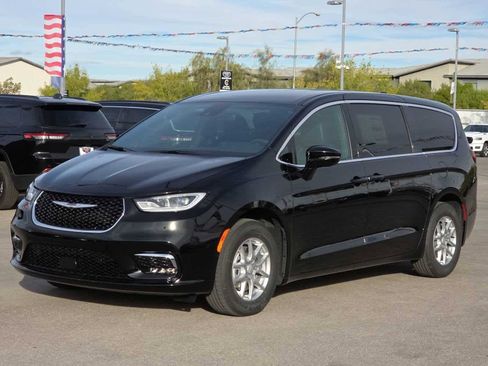 New 2026 Chrysler Pacifica Select image 6