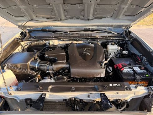 Used 2019 Toyota Tacoma TRD Off-Road AWD/4WD image 31