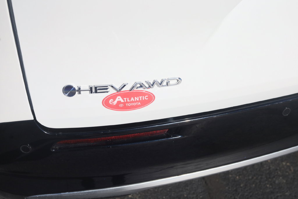 Used 2025 Toyota Sienna Platinum AWD/4WD image 35