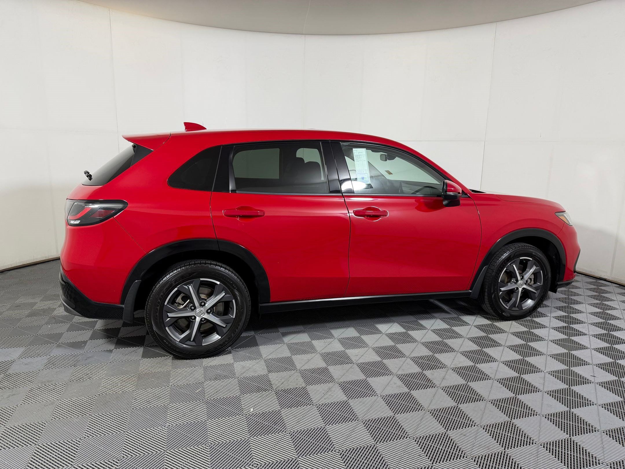 Used 2023 Honda HR-V EX-L image 7