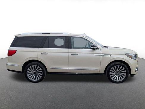 Used 2018 Lincoln Navigator Reserve w/ Technology Package AWD/4WD image 2
