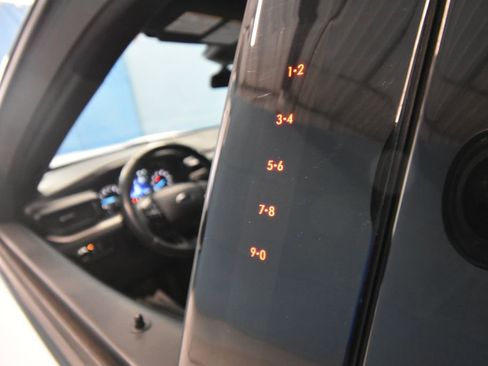 Used 2020 Ford Explorer XLT image 4