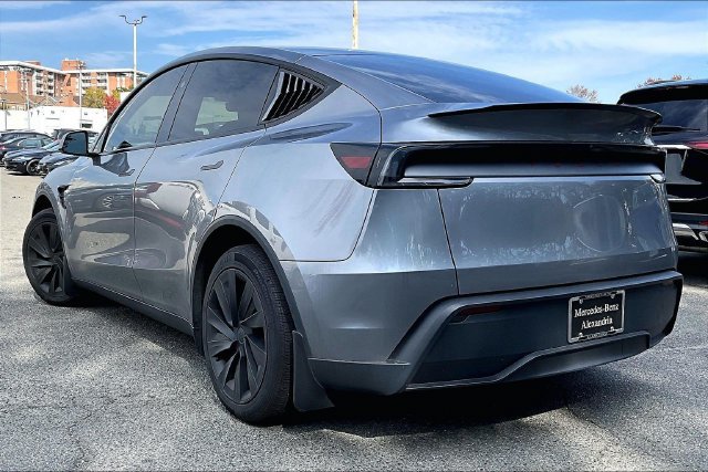 Used 2026 Tesla Model Y 2WD image 3