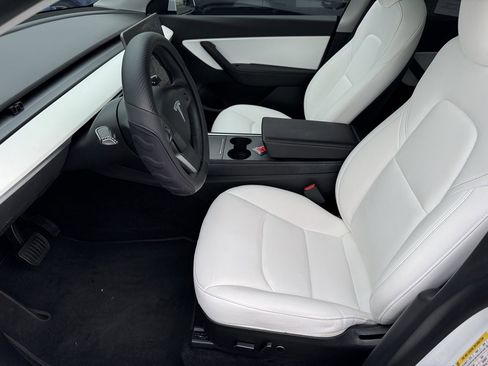 Used 2022 Tesla Model Y Long Range AWD/4WD image 30