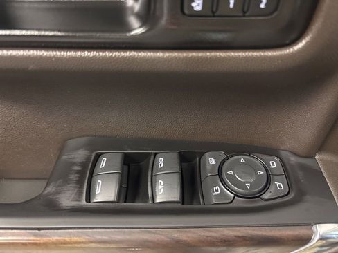 Used 2022 GMC Sierra 1500 SLT AWD/4WD image 28