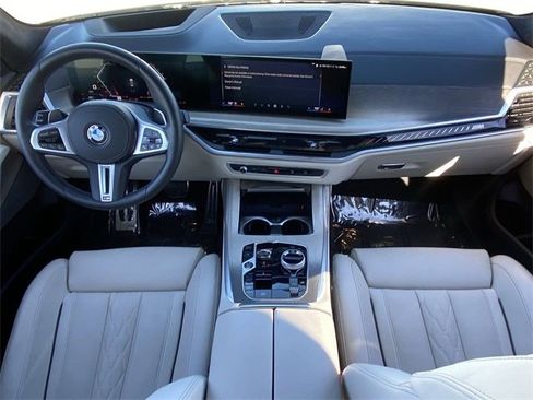 Certified 2025 BMW X7 M60i image 17