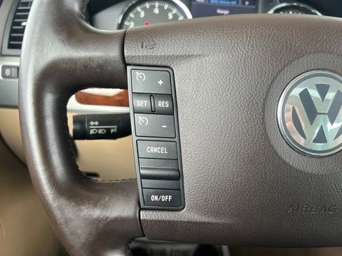 Used 2009 Volkswagen Touareg VR6 image 24