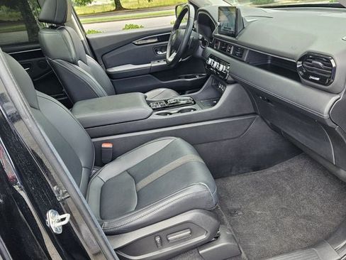 Used 2024 Honda Pilot Touring image 17
