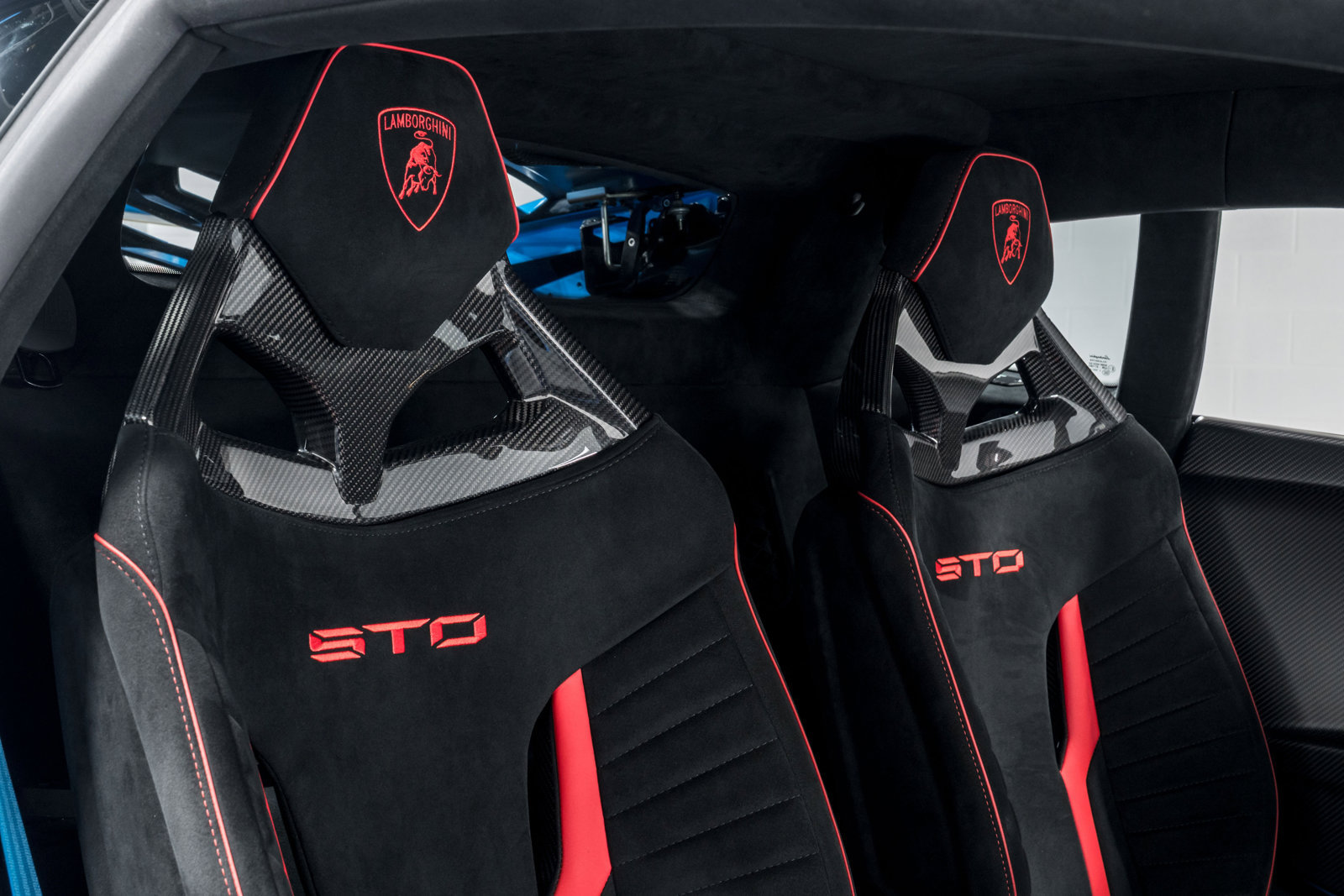 Used 2024 Lamborghini Huracan STO RWD image 36