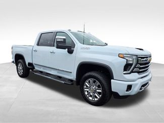 New 2026 Chevrolet Silverado 2500 High Country w/ High Country Premium Package AWD/4WD video 3