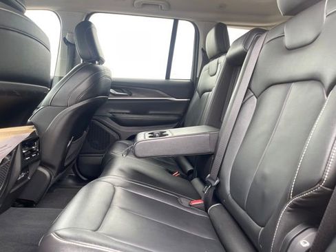Used 2023 Jeep Grand Cherokee Limited AWD/4WD image 11