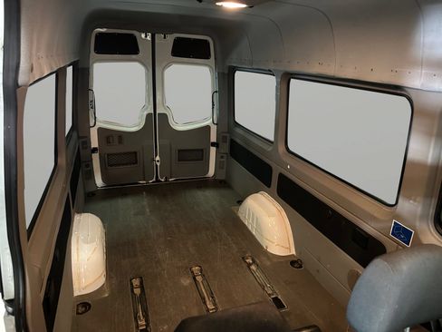 Used 2016 Mercedes-Benz Sprinter 2500 image 28