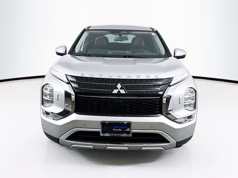 Used 2024 Mitsubishi Outlander 4WD Plug-In Hybrid image 2