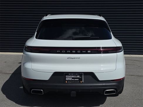 Used 2025 Porsche Cayenne image 6