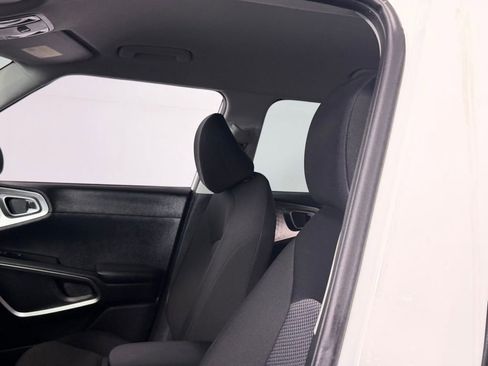 Used 2025 Kia Soul LX FWD image 25