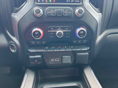 Used 2022 GMC Sierra 3500 SLT w/ SLT Convenience Package AWD/4WD image 37