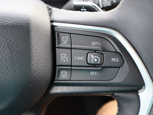 Used 2023 Jeep Grand Cherokee L Laredo AWD/4WD image 22