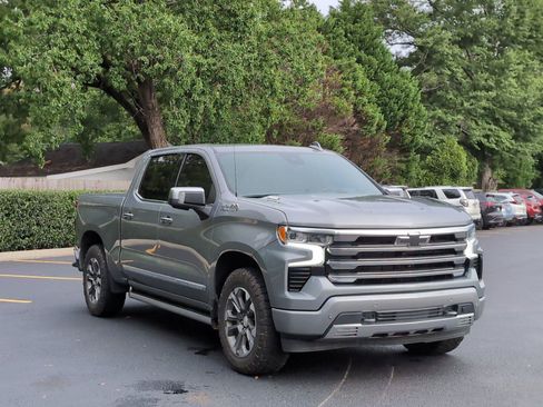 Used 2023 Chevrolet Silverado 1500 High Country w/ Technology Package AWD/4WD image 8