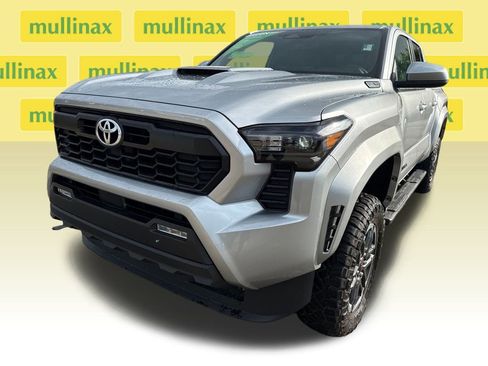 Used 2025 Toyota Tacoma TRD Sport image 8