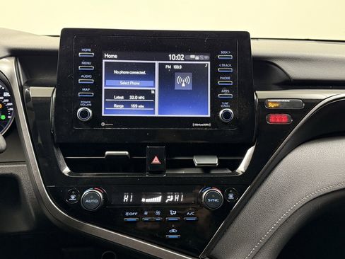 Used 2022 Toyota Camry LE image 20