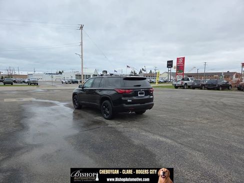 Used 2023 Chevrolet Traverse LT w/ Midnight/Sport Edition AWD/4WD image 3
