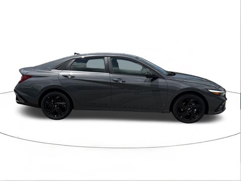 New 2026 Hyundai Elantra SEL Sport FWD image 2