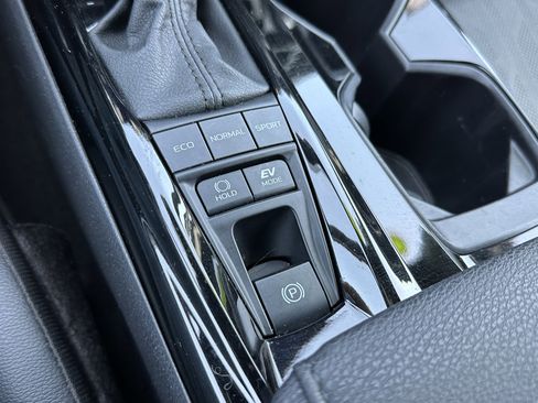 Used 2025 Toyota Camry XSE image 33