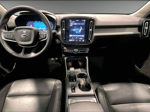 Used 2025 Volvo XC40 B5 Core image 17