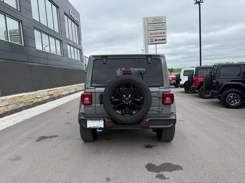 Used 2023 Jeep Wrangler Unlimited Sahara w/ Dual Top Group AWD/4WD image 4