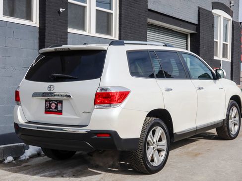 Used 2012 Toyota Highlander Limited w/ Tow Pkg AWD/4WD image 4
